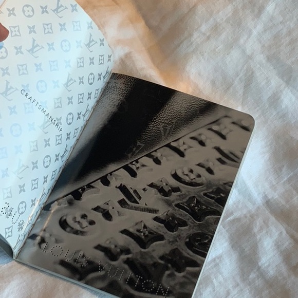 Louis Vuitton look book catalogue - Picture 3 of 8